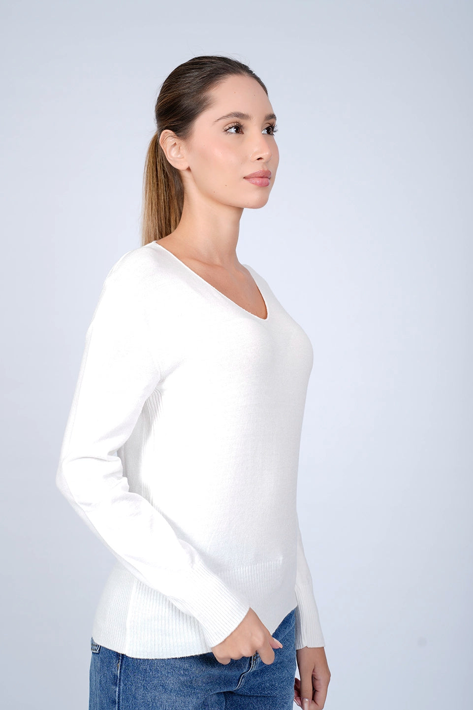 V-Neck Off White Knit Wear