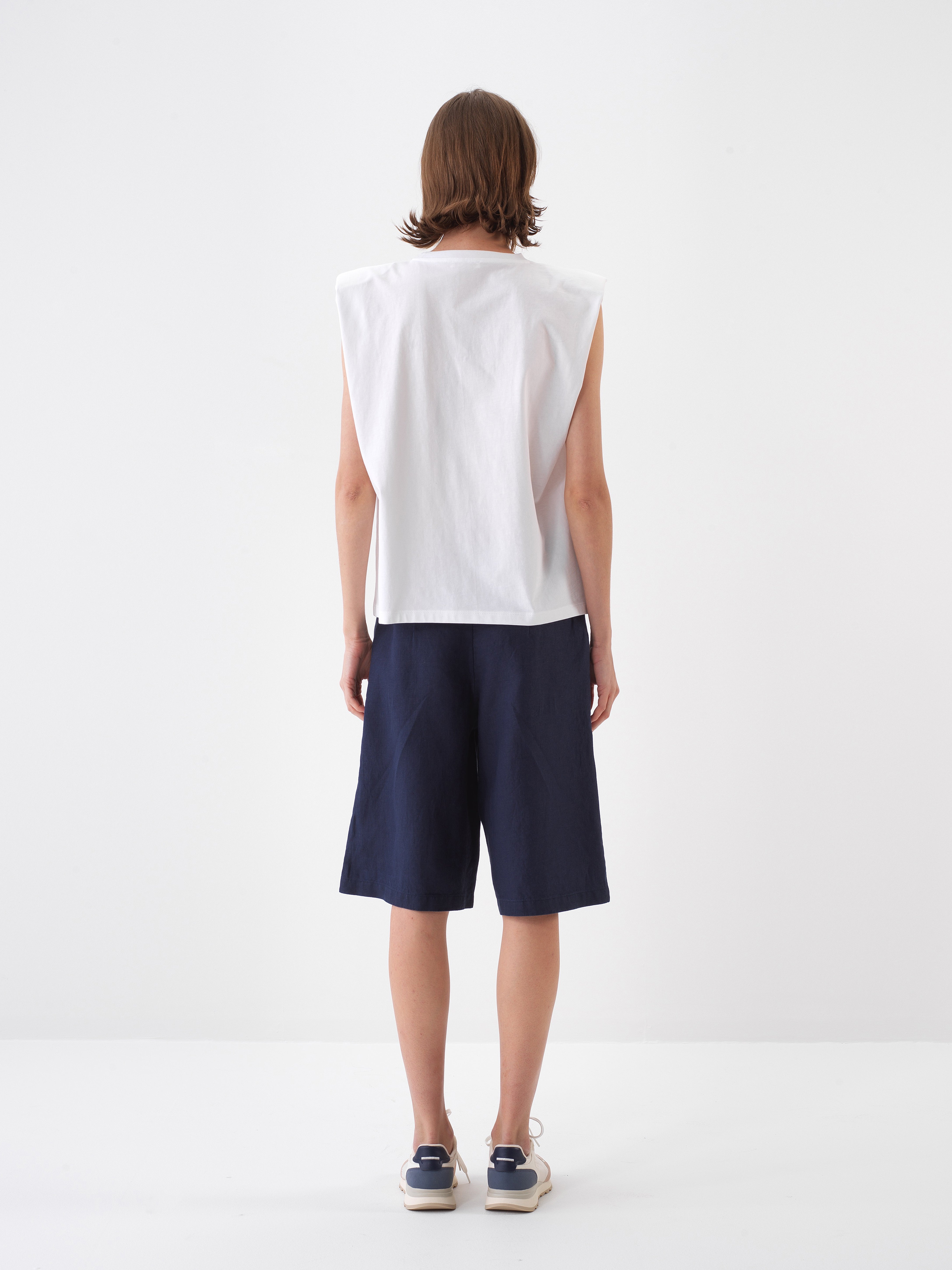 Xint White Cotton T-shirt With Simple Design