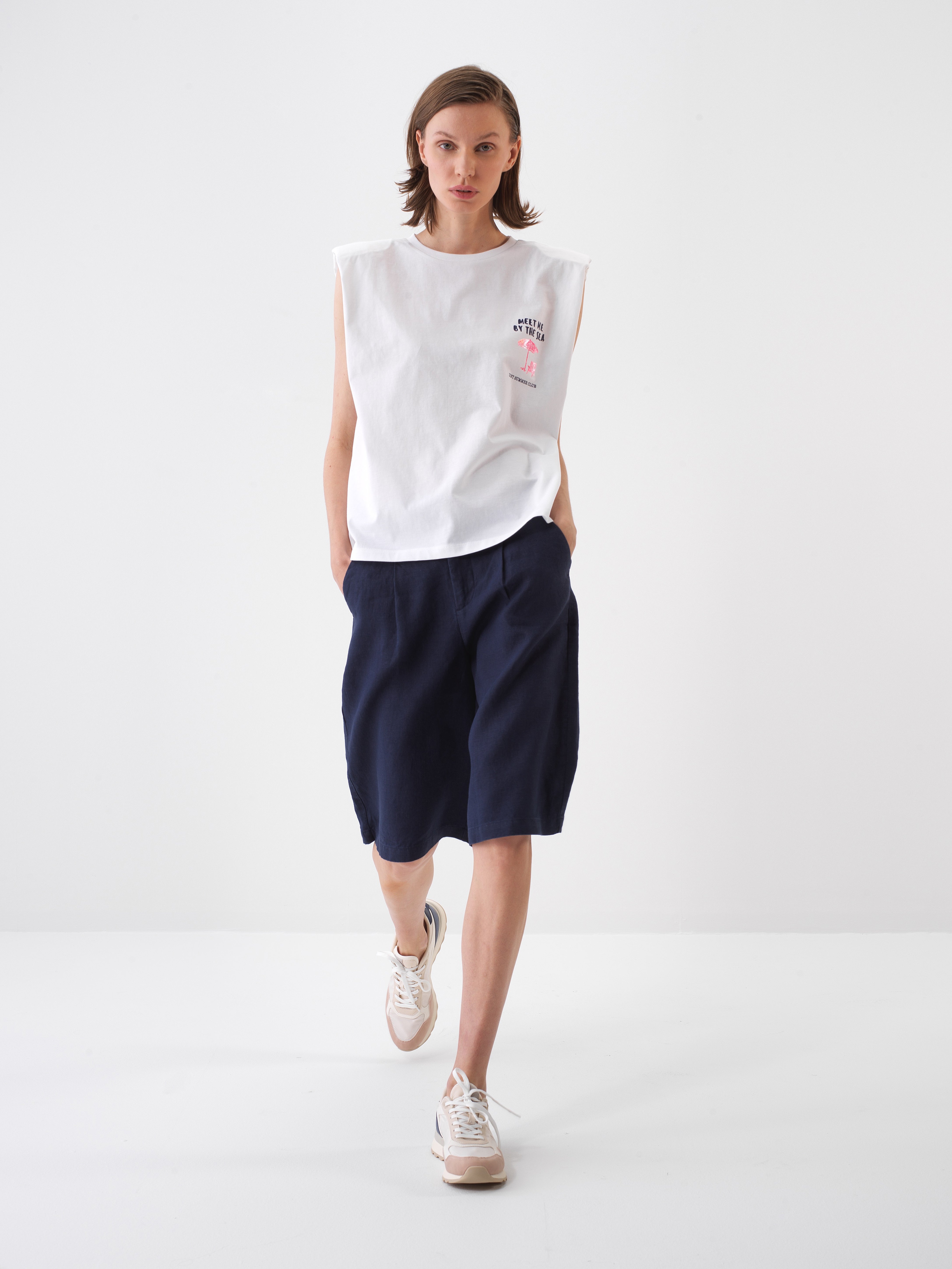 Xint White Cotton T-shirt With Simple Design