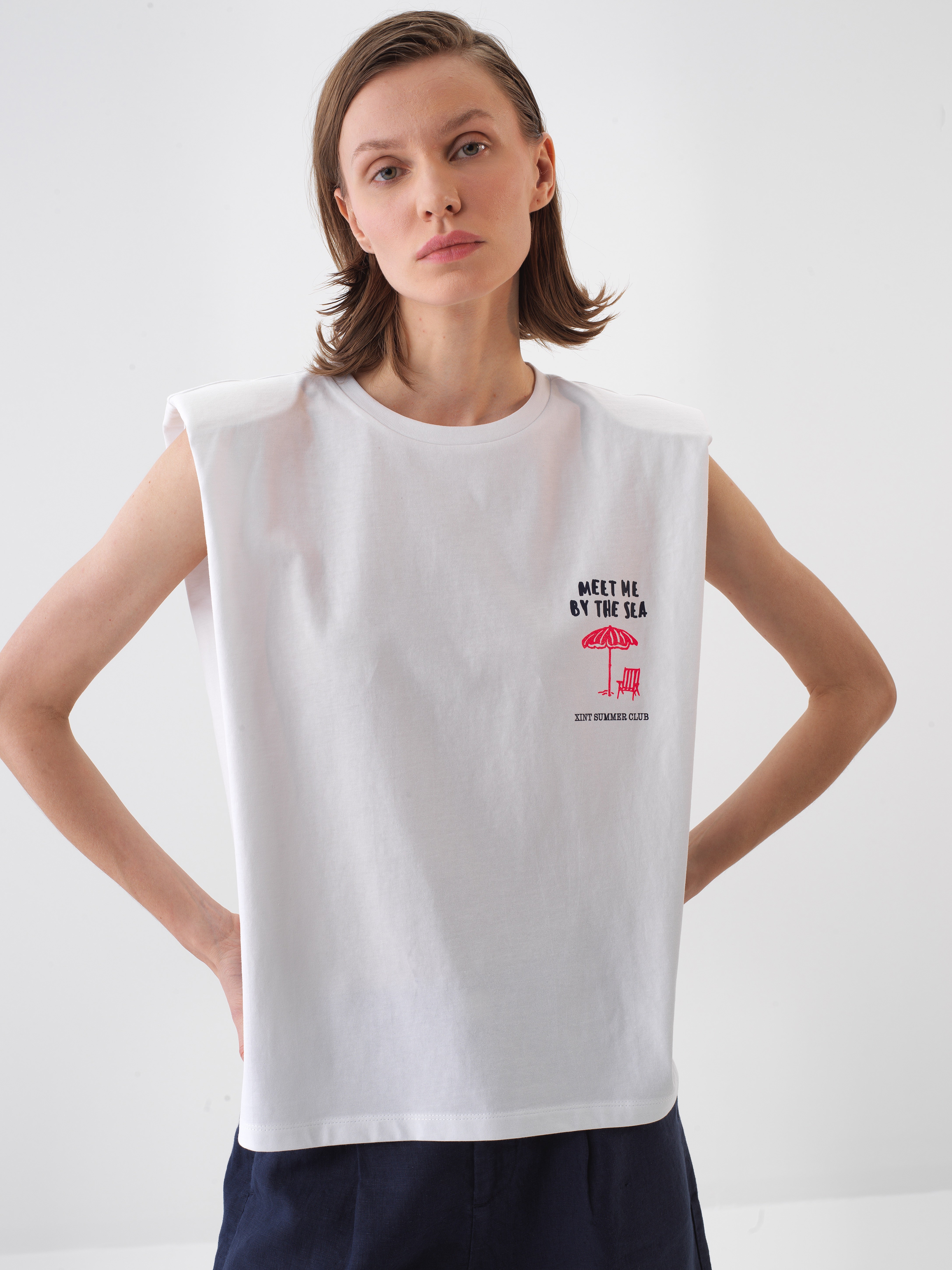 Xint White Cotton T-shirt With Simple Design