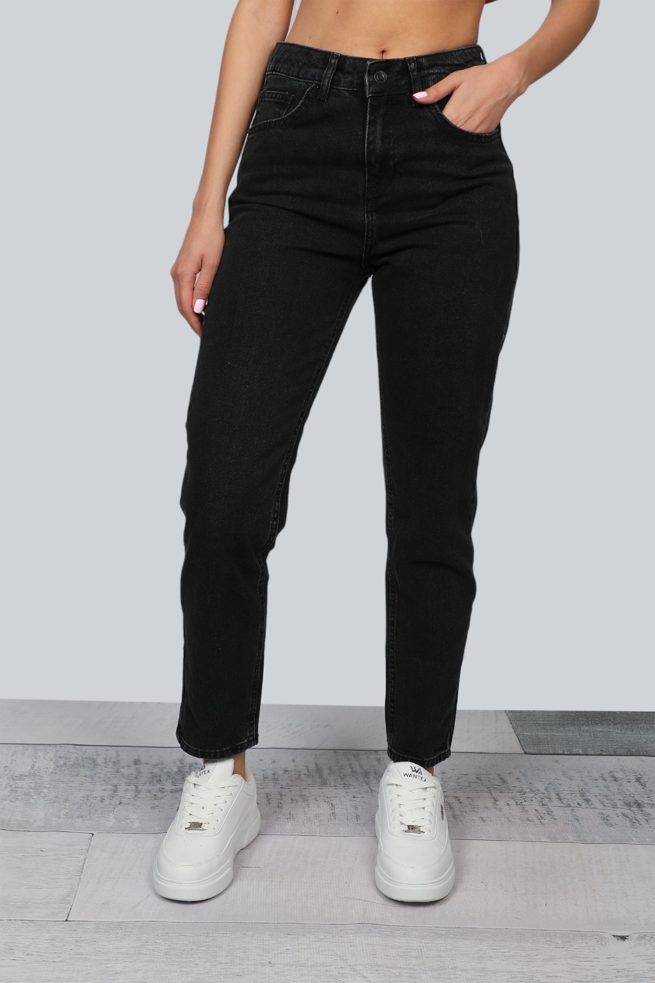 Black Mom Fit Jeans With Zipper To Close
