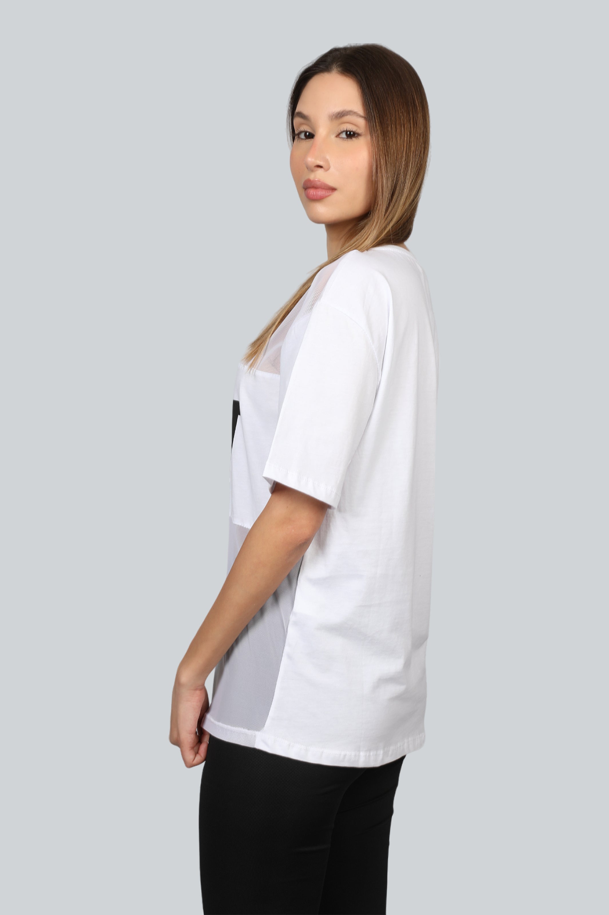 Women White T-shirt See Throw With "Start" Front Logo