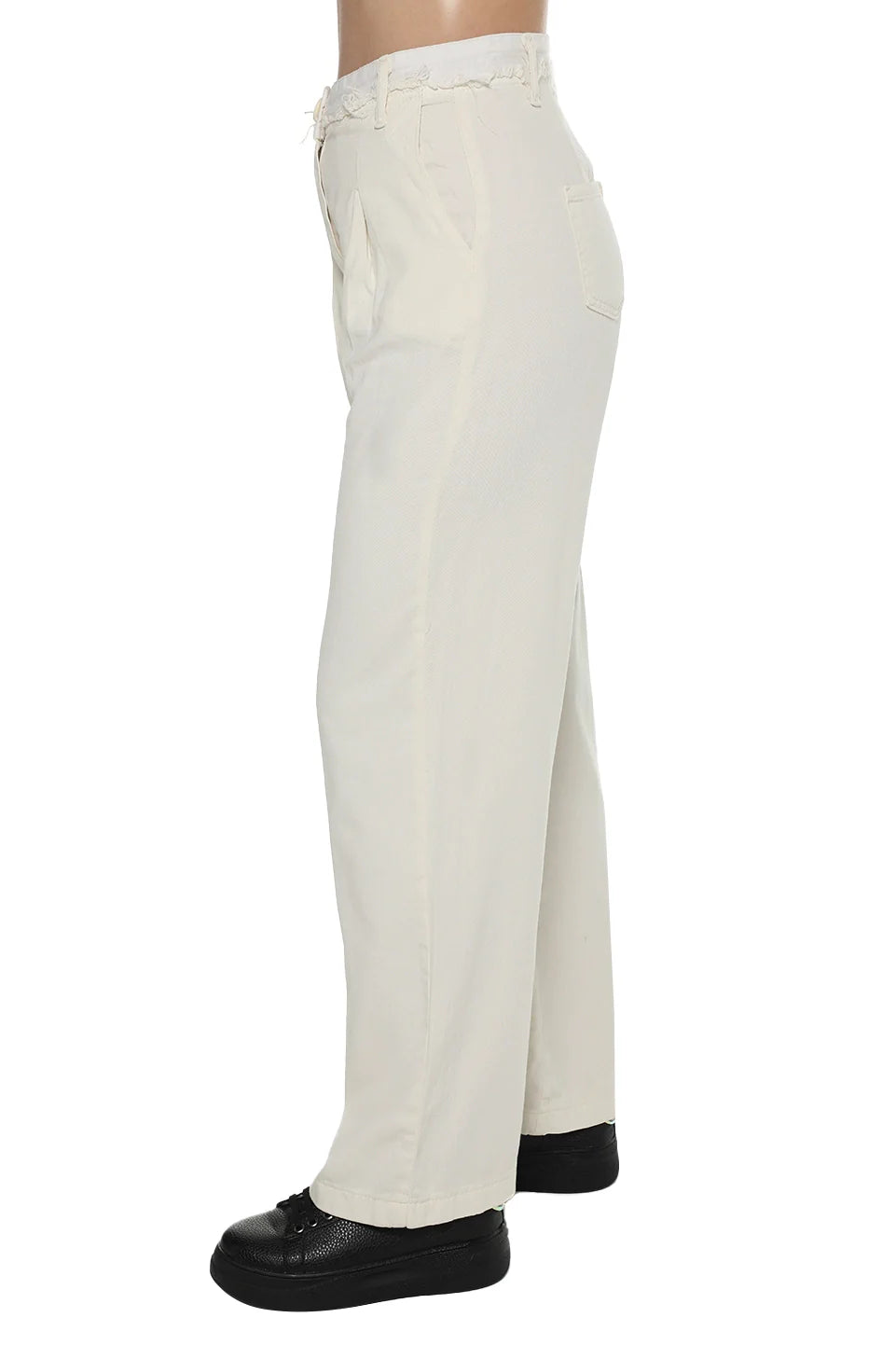 Offwhite&nbsp;Casual Pant With Button To Close