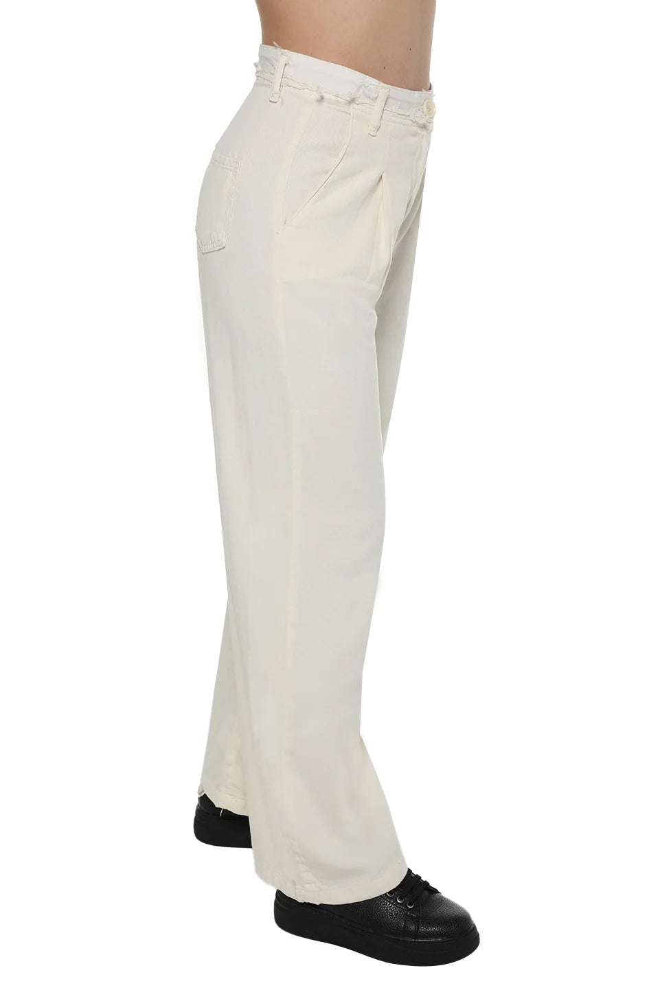 Offwhite&nbsp;Casual Pant With Button To Close
