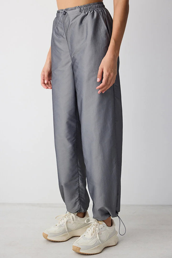 Penti Parachute Shinny Grey Jogger