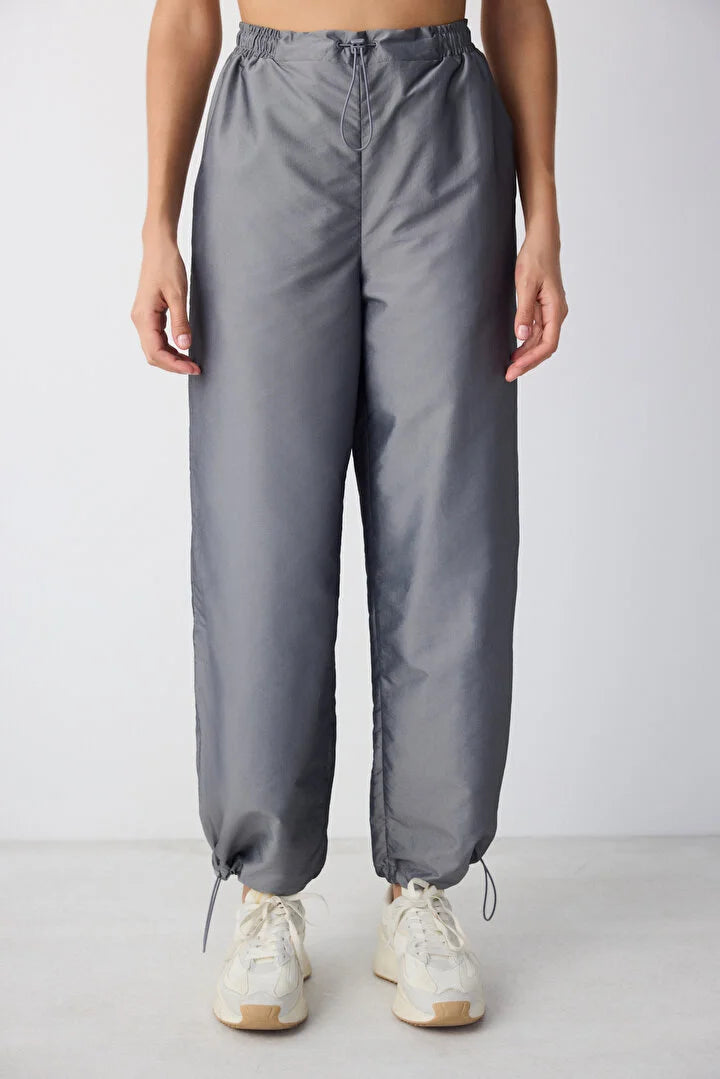 Penti Parachute Shinny Grey Jogger