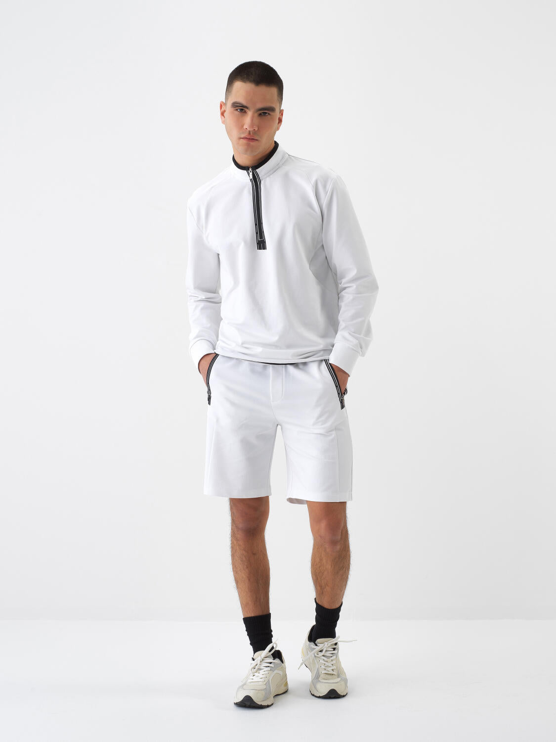 Xint White Slim Fit Cotton Short With Zippered Closable Pockets