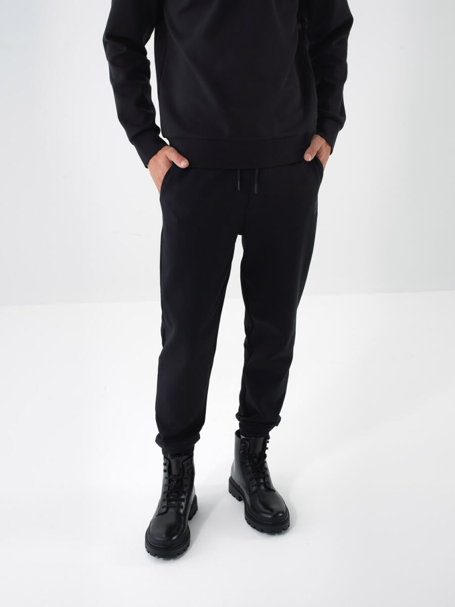 Xint Basic Black Jogging