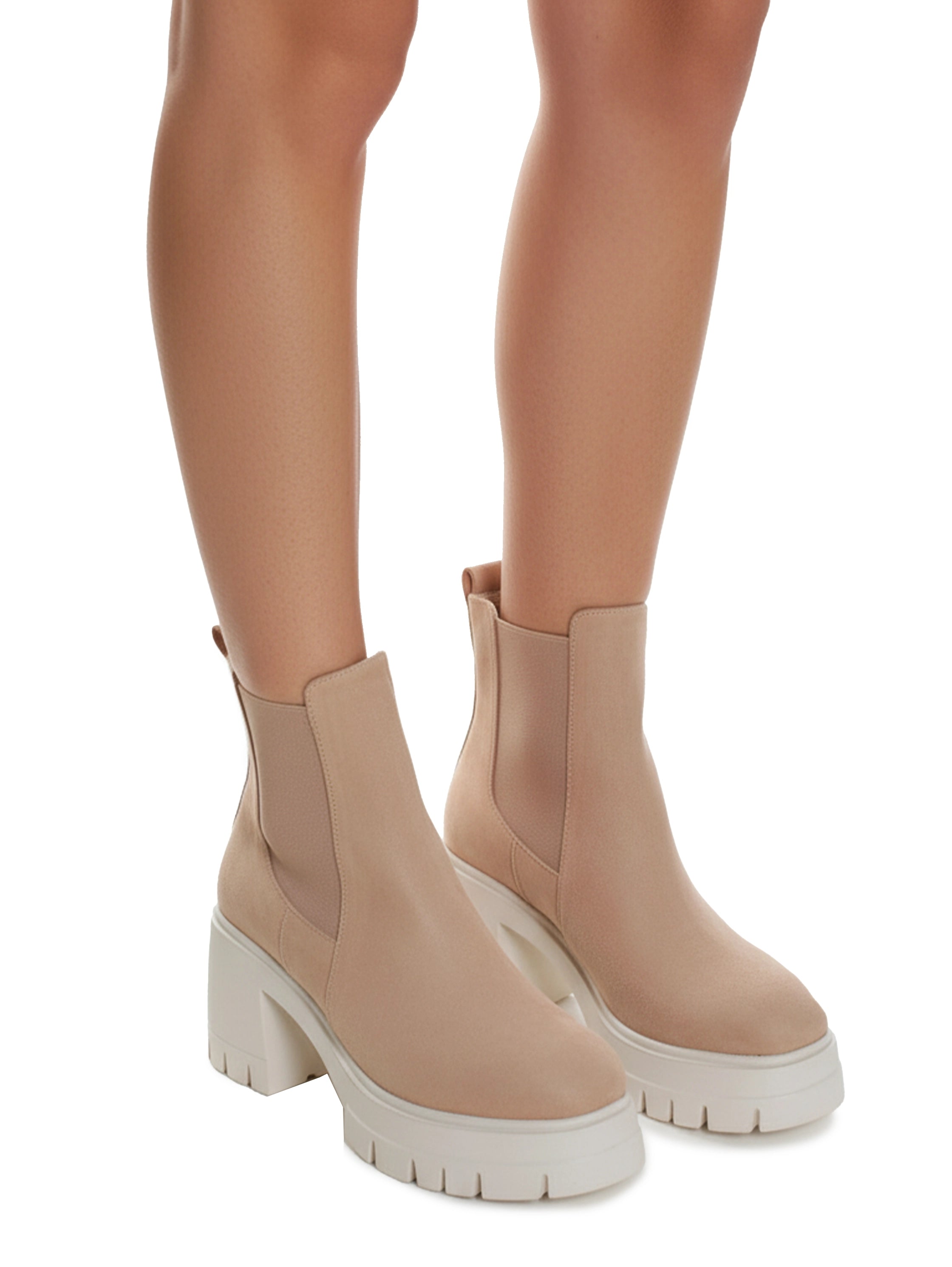Beige Ankle Boot With Western Style