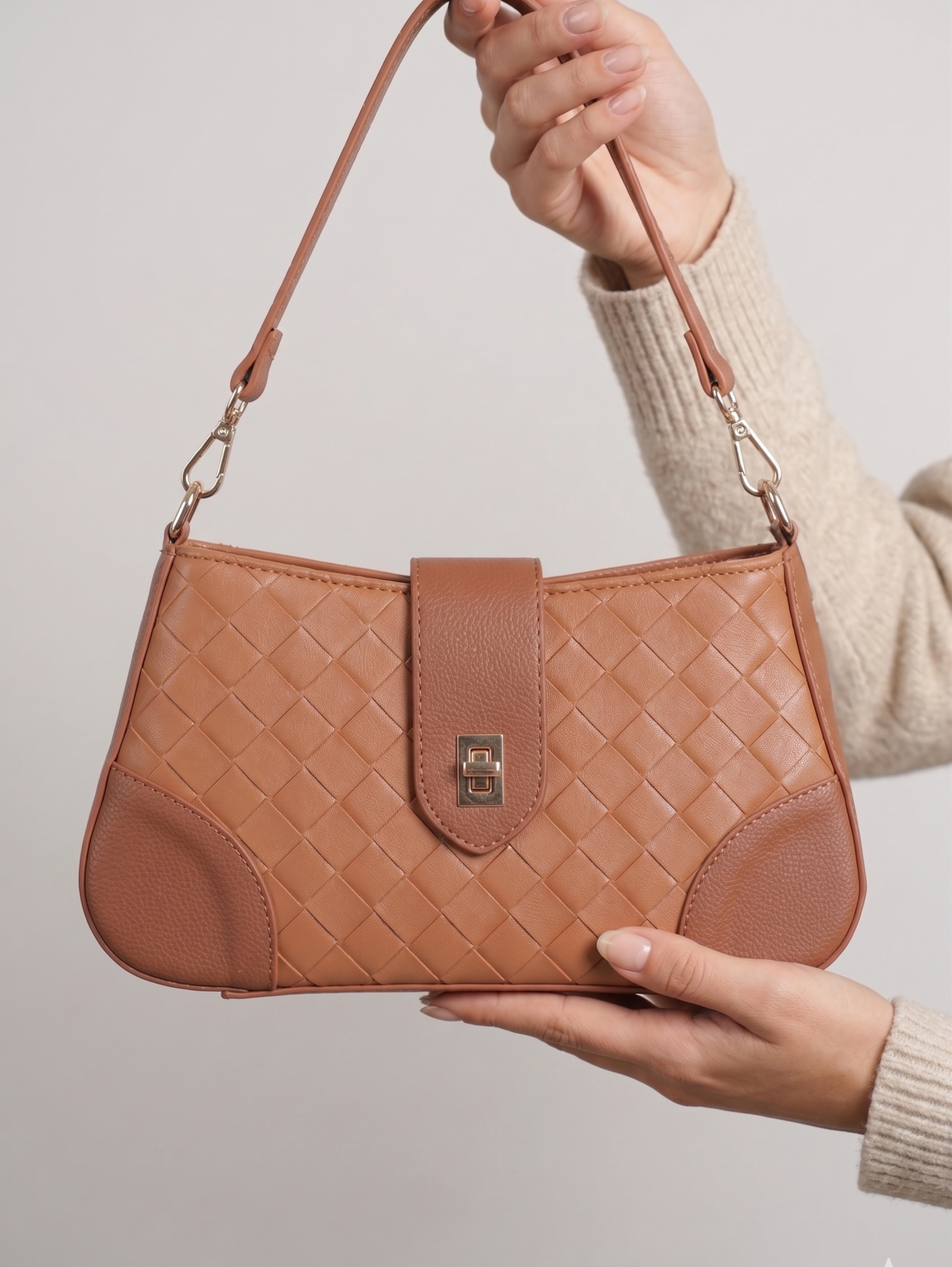 Havan Matte Leather Shoulder Bag