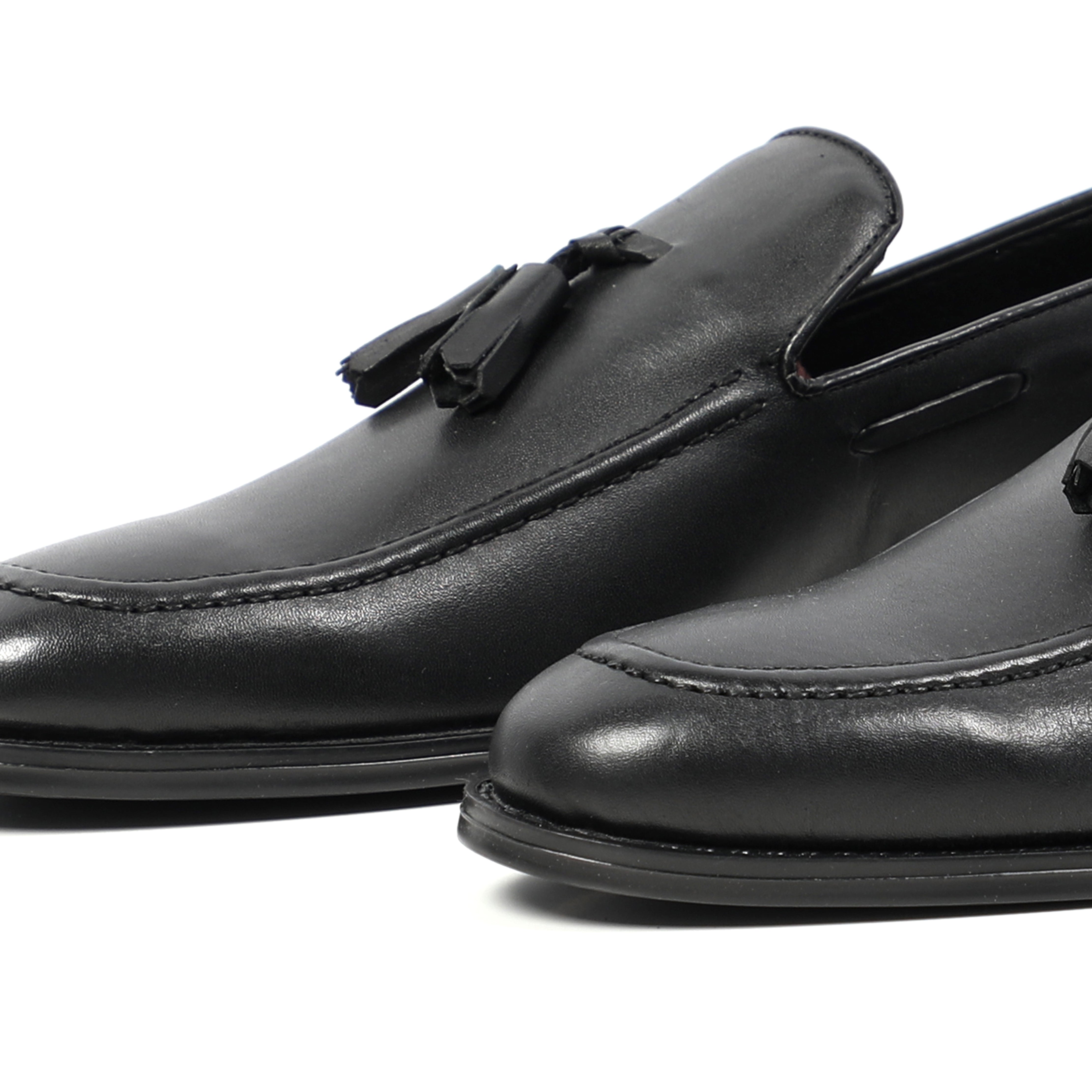 Classic Glossy Moccasin Shoes With Design On Top
